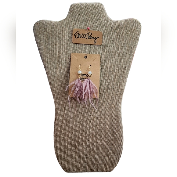 Dainty feather mauve pink blush pearl earring fairy boho maximalist minimalist - Picture 2 of 2